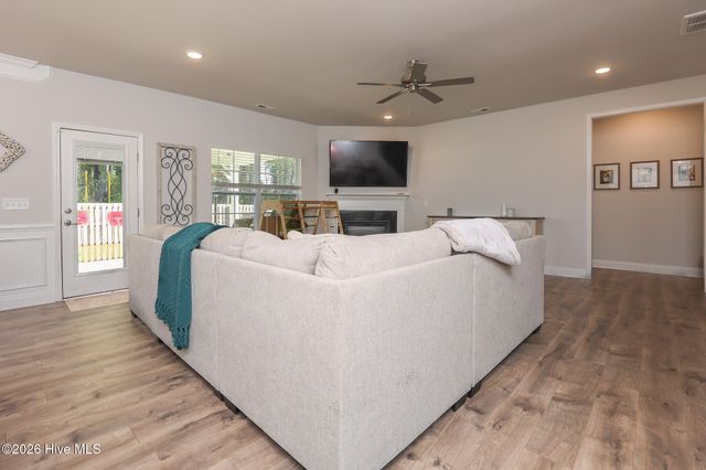 907 Eakins Lane, Richlands, NC 28574