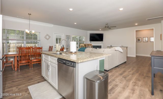 907 Eakins Lane, Richlands, NC 28574