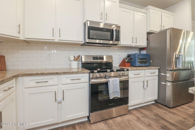 907 Eakins Lane, Richlands, NC 28574