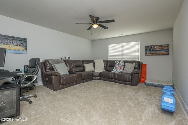 907 Eakins Lane, Richlands, NC 28574