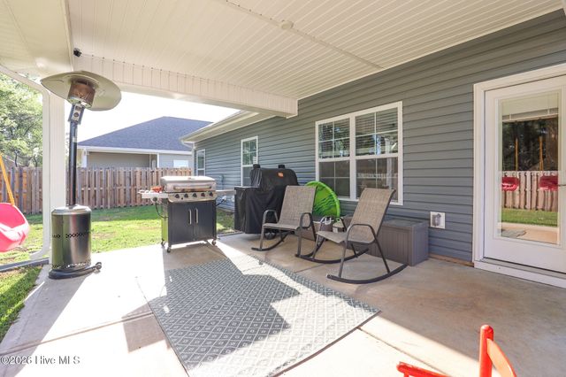 907 Eakins Lane, Richlands, NC 28574