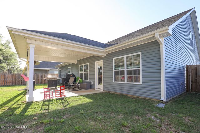 907 Eakins Lane, Richlands, NC 28574