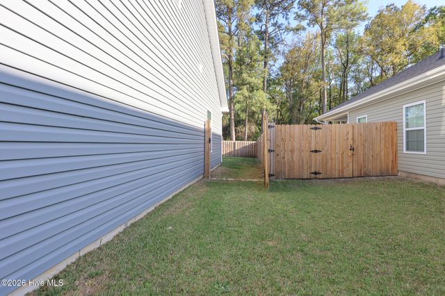 907 Eakins Lane, Richlands, NC 28574