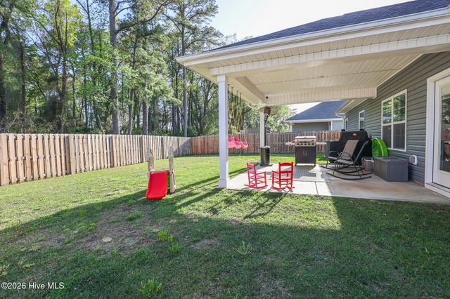 907 Eakins Lane, Richlands, NC 28574