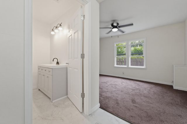 910 E 6th Street, Hobart, IN 46342