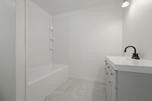 910 E 6th Street, Hobart, IN 46342