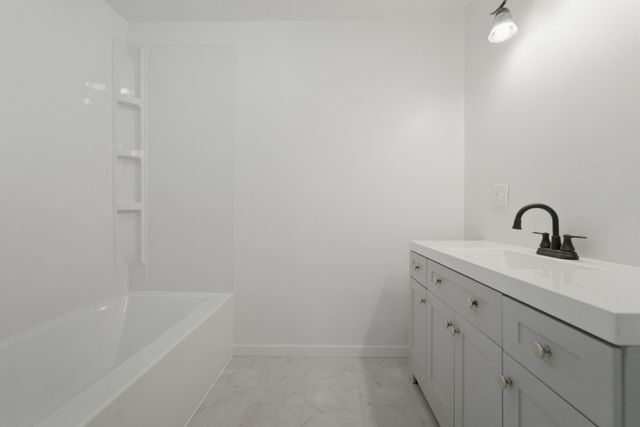 910 E 6th Street, Hobart, IN 46342