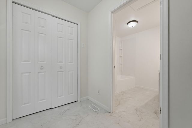 910 E 6th Street, Hobart, IN 46342