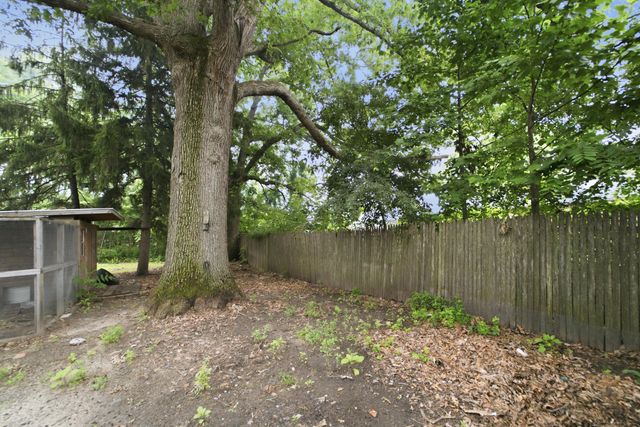 910 E 6th Street, Hobart, IN 46342