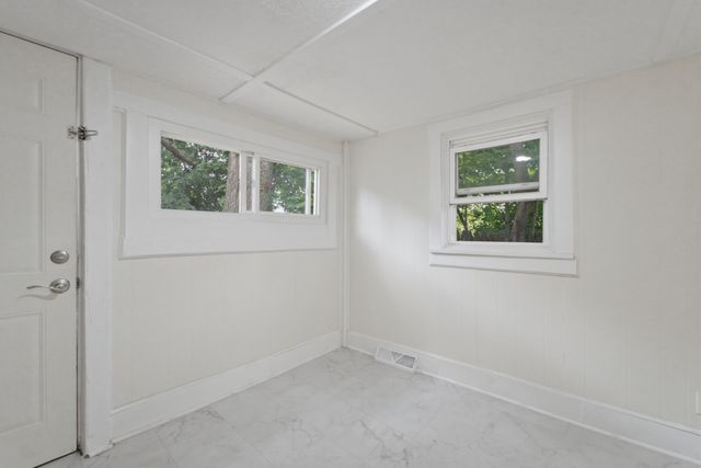 910 E 6th Street, Hobart, IN 46342