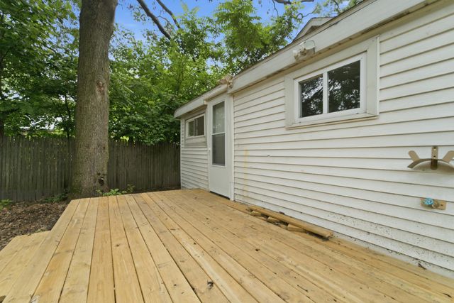 910 E 6th Street, Hobart, IN 46342