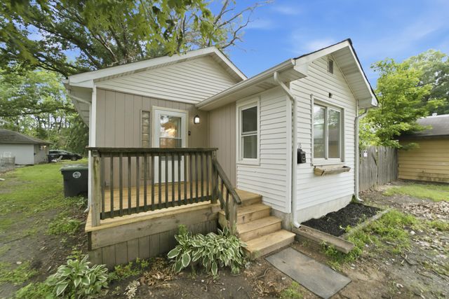 910 E 6th Street, Hobart, IN 46342