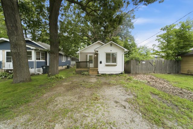 910 E 6th Street, Hobart, IN 46342