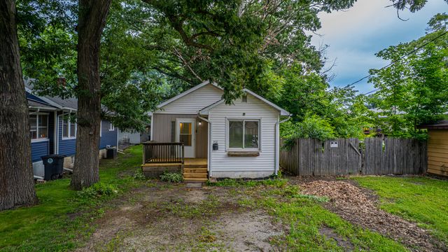 910 E 6th Street, Hobart, IN 46342