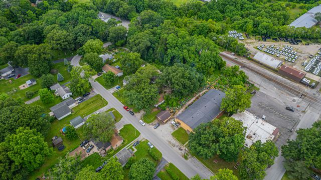 910 E 6th Street, Hobart, IN 46342