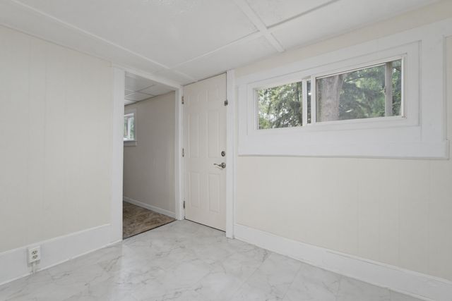 910 E 6th Street, Hobart, IN 46342