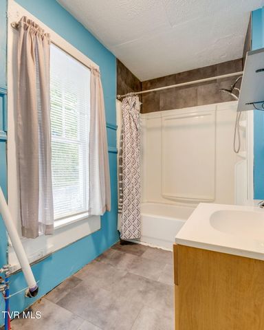 1704 State Line Road, Elizabethton, TN 37643