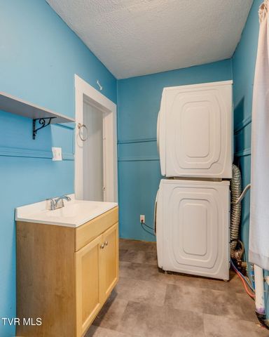 1704 State Line Road, Elizabethton, TN 37643