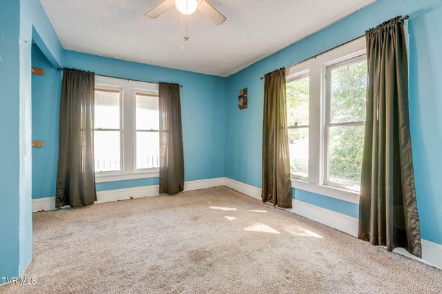 1704 State Line Road, Elizabethton, TN 37643