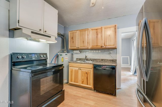 1704 State Line Road, Elizabethton, TN 37643