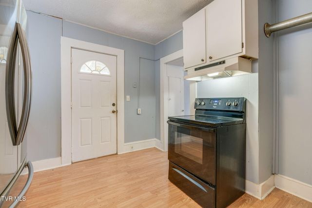 1704 State Line Road, Elizabethton, TN 37643