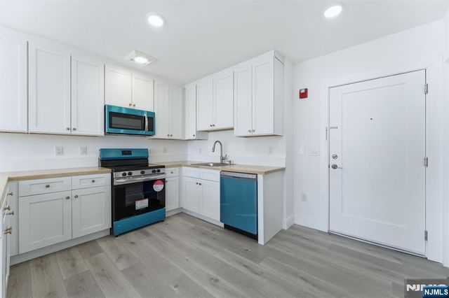 95 Shepherds Lane B302, Totowa, NJ 07512