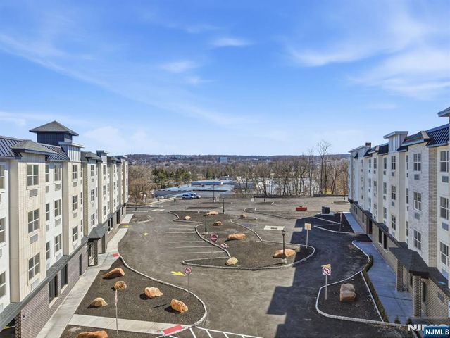 95 Shepherds Lane B302, Totowa, NJ 07512