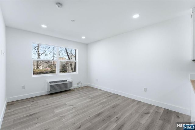 95 Shepherds Lane B302, Totowa, NJ 07512