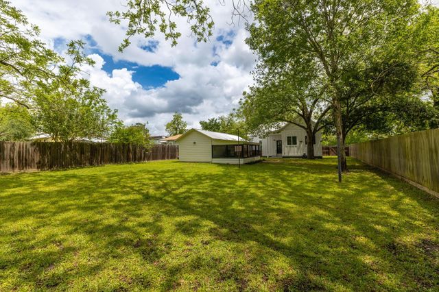 510 Dark Street, Brenham, TX 77833