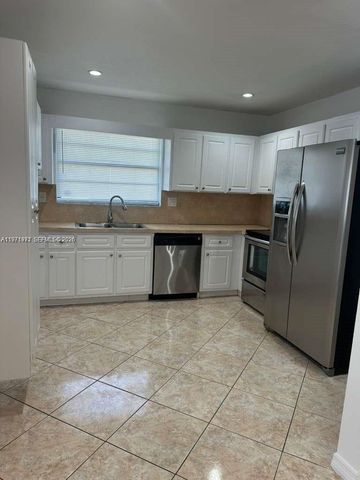 208 SW 2nd Ave, Hallandale Beach, FL 33009