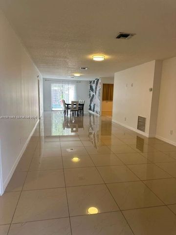 208 SW 2nd Ave, Hallandale Beach, FL 33009