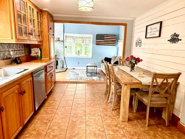 169 Green St, Gardner, MA 01440