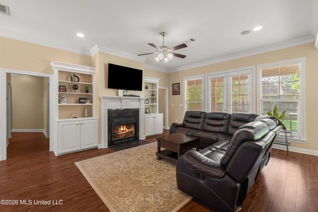 67 Woodside, Hattiesburg, MS 39402