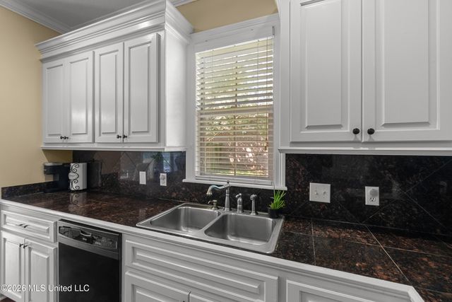 67 Woodside, Hattiesburg, MS 39402