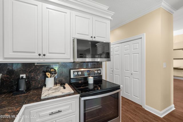 67 Woodside, Hattiesburg, MS 39402