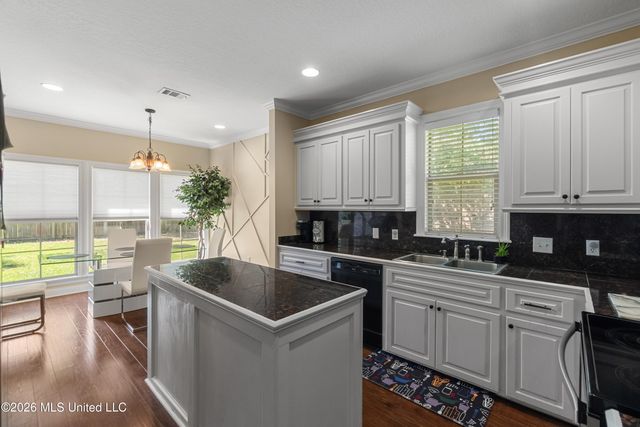67 Woodside, Hattiesburg, MS 39402