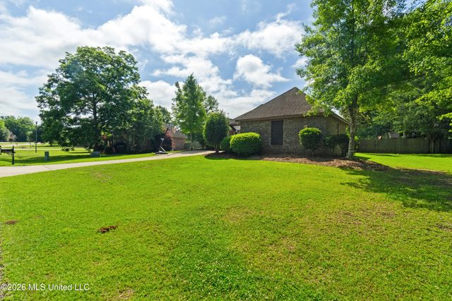67 Woodside, Hattiesburg, MS 39402