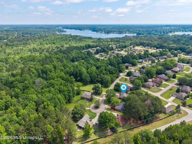 67 Woodside, Hattiesburg, MS 39402