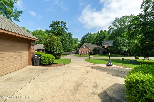 67 Woodside, Hattiesburg, MS 39402