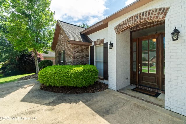 67 Woodside, Hattiesburg, MS 39402