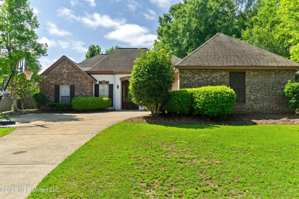 67 Woodside, Hattiesburg, MS 39402