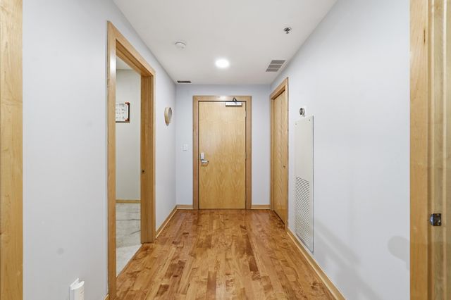 215 10th Avenue S 333, Minneapolis, MN 55415