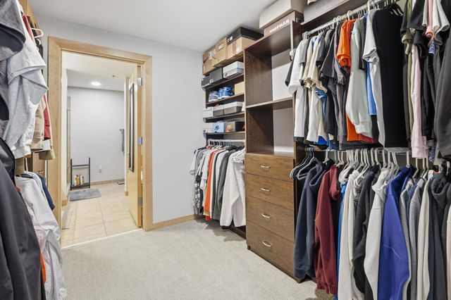 215 10th Avenue S 333, Minneapolis, MN 55415