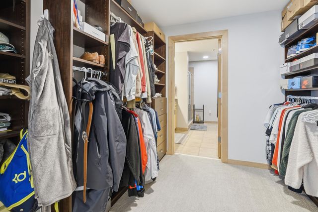 215 10th Avenue S 333, Minneapolis, MN 55415