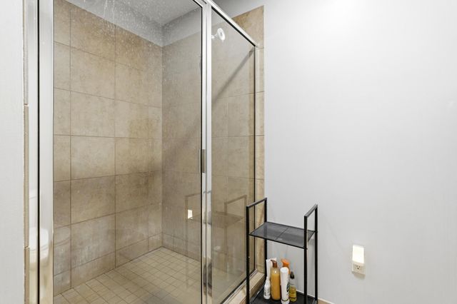 215 10th Avenue S 333, Minneapolis, MN 55415