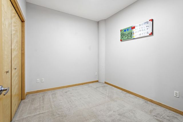 215 10th Avenue S 333, Minneapolis, MN 55415