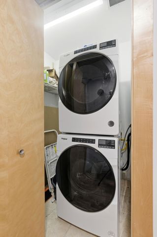 215 10th Avenue S 333, Minneapolis, MN 55415