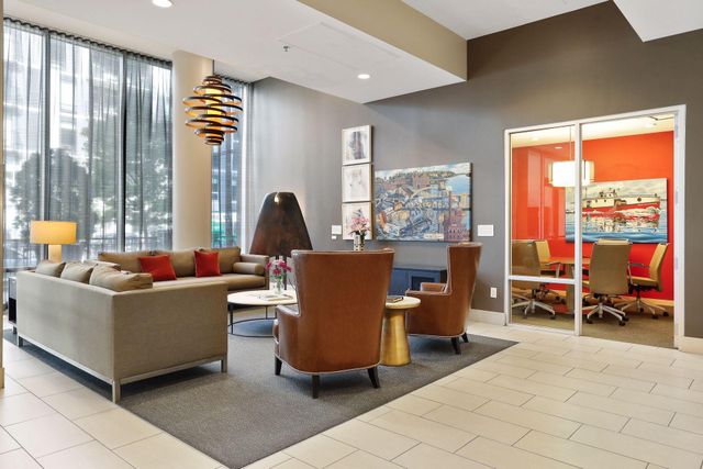 215 10th Avenue S 333, Minneapolis, MN 55415