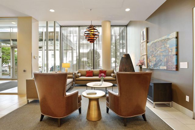 215 10th Avenue S 333, Minneapolis, MN 55415