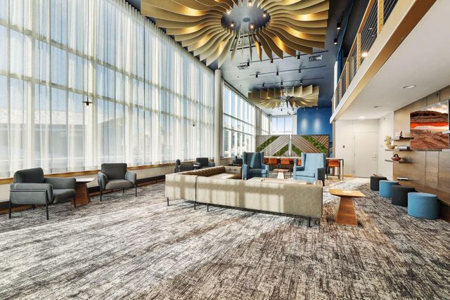 215 10th Avenue S 333, Minneapolis, MN 55415